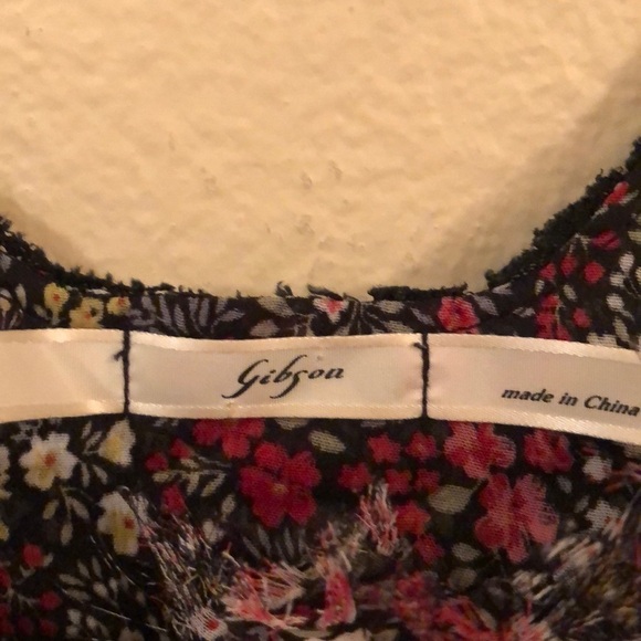 Light sheer flower tank top By Gibson - Picture 2 of 3